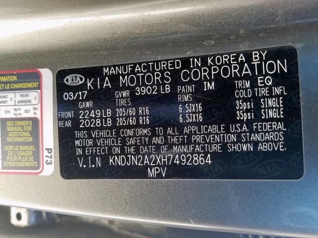 KNDJN2A2XH7492864 - 2017 KIA SOUL SILVER photo 10