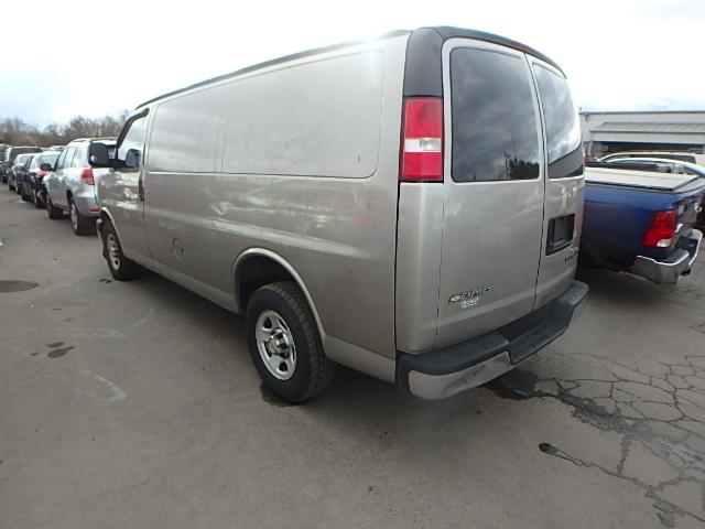 1GCFG15T731120472 - 2003 CHEVROLET EXPRESS G1 GRAY photo 3