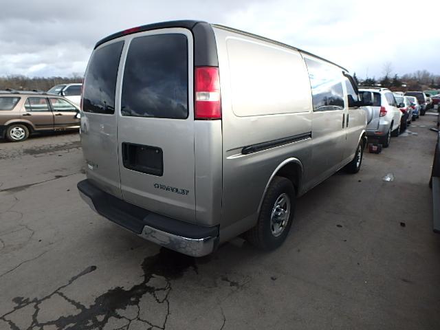 1GCFG15T731120472 - 2003 CHEVROLET EXPRESS G1 GRAY photo 4