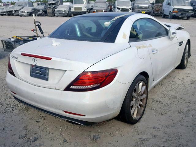 WDDPK3JA4HF141346 - 2017 MERCEDES-BENZ SLC 300 WHITE photo 4