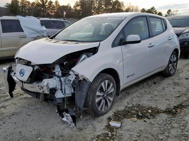 1N4BZ0CP5HC310443 - 2017 NISSAN LEAF S WHITE photo 2