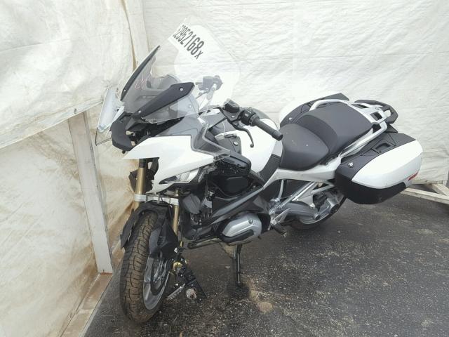 WB10A1300JZ466973 - 2018 BMW R1200 RT WHITE photo 2