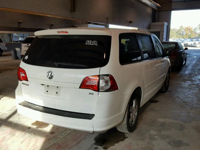 2V4RW3D12AR325031 - 2010 VOLKSWAGEN ROUTAN SE WHITE photo 4