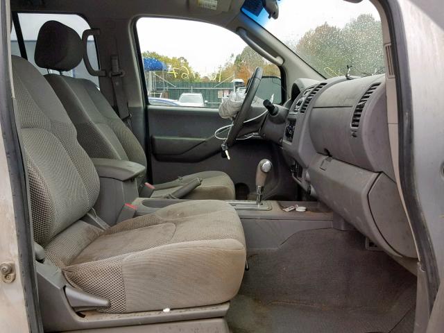 1N6AD09W98C437051 - 2008 NISSAN FRONTIER C SILVER photo 5