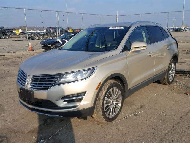 5LMCJ3C94HUL57538 - 2017 LINCOLN MKC RESERV GOLD photo 2