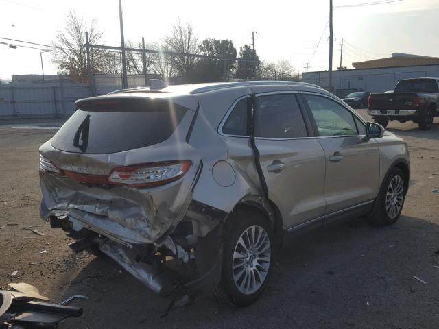 5LMCJ3C94HUL57538 - 2017 LINCOLN MKC RESERV GOLD photo 4