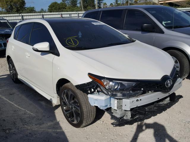 JTNKARJE9JJ565763 - 2018 TOYOTA COROLLA IM WHITE photo 1