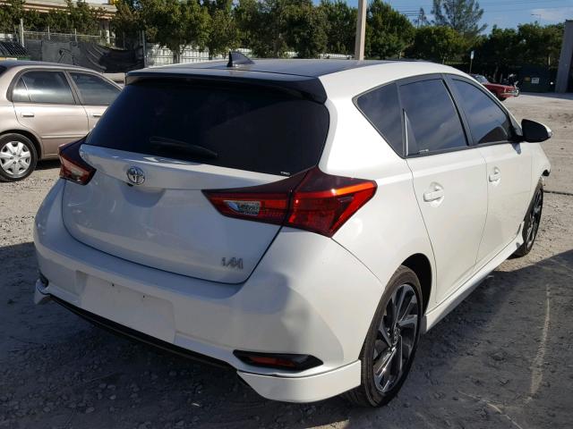 JTNKARJE9JJ565763 - 2018 TOYOTA COROLLA IM WHITE photo 4