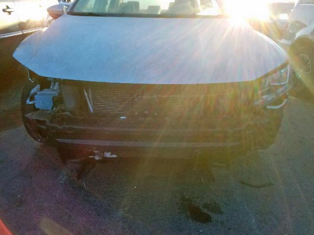 1VWDT7A39HC060294 - 2017 VOLKSWAGEN PASSAT R-L SILVER photo 9