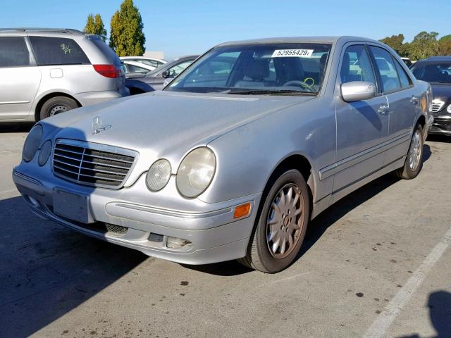 WDBJF65J61B349109 - 2001 MERCEDES-BENZ E 320 SILVER photo 2