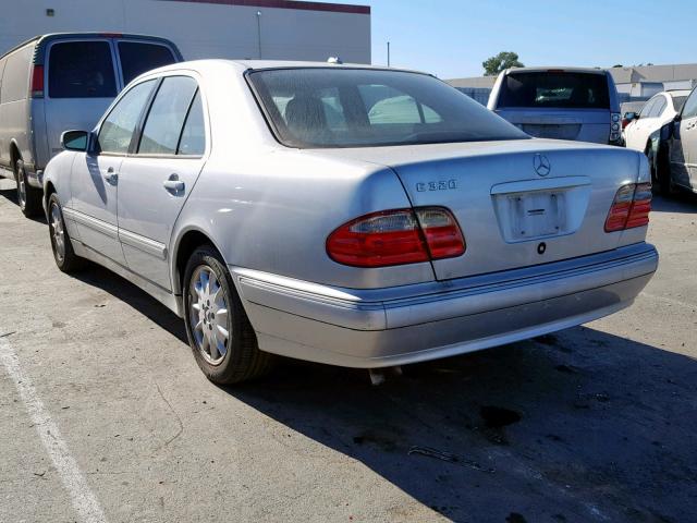 WDBJF65J61B349109 - 2001 MERCEDES-BENZ E 320 SILVER photo 3