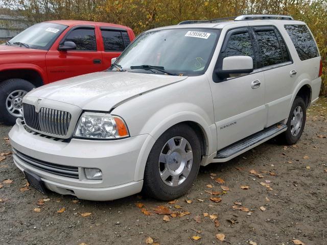 5LMFU285X5LJ24527 - 2005 LINCOLN NAVIGATOR WHITE photo 2