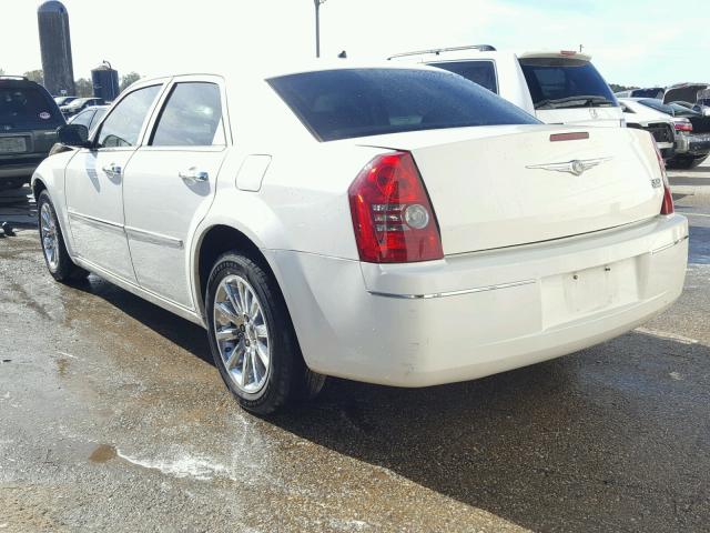 2C3KA53G68H141890 - 2008 CHRYSLER 300 TOURIN WHITE photo 3