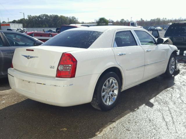 2C3KA53G68H141890 - 2008 CHRYSLER 300 TOURIN WHITE photo 4