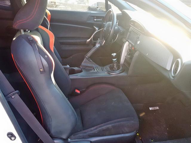 JF1ZNAA11F9709374 - 2015 TOYOTA SCION FR-S WHITE photo 5