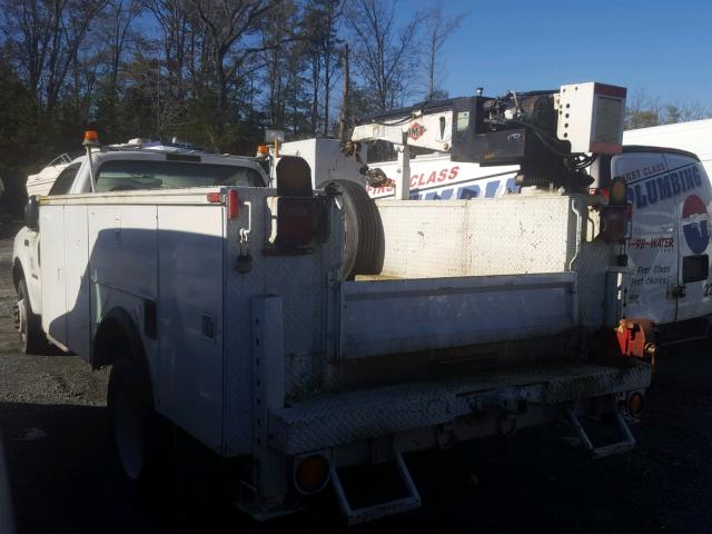 1FDAF56F9YEA30393 - 2000 FORD F550 SUPER WHITE photo 3