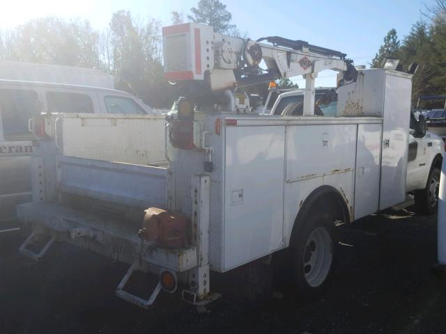 1FDAF56F9YEA30393 - 2000 FORD F550 SUPER WHITE photo 4