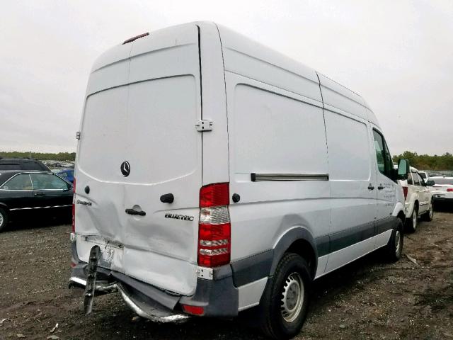 WD3PE7CC0C5653170 - 2012 MERCEDES-BENZ SPRINTER 2 WHITE photo 4