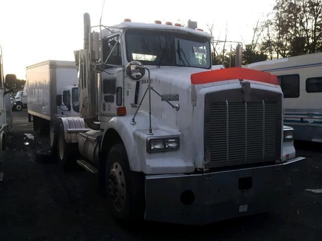 1XKDDB9X3SJ667809 - 1995 KENWORTH CONSTRUCTI WHITE photo 1