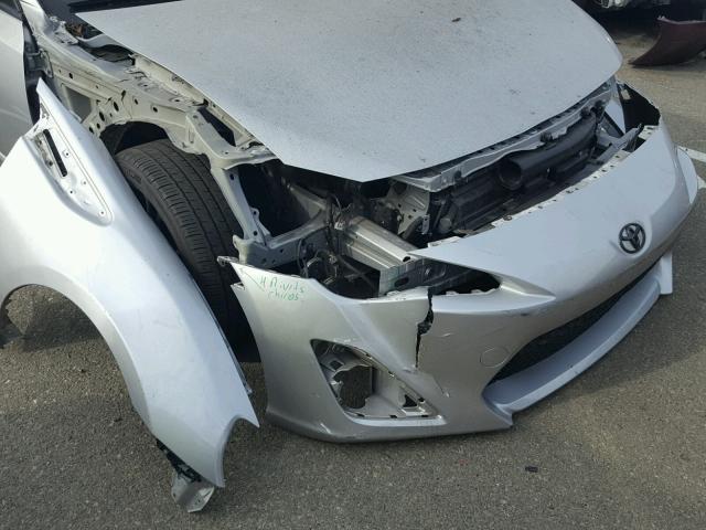 JF1ZNAA17D1700206 - 2013 TOYOTA SCION FR-S SILVER photo 9