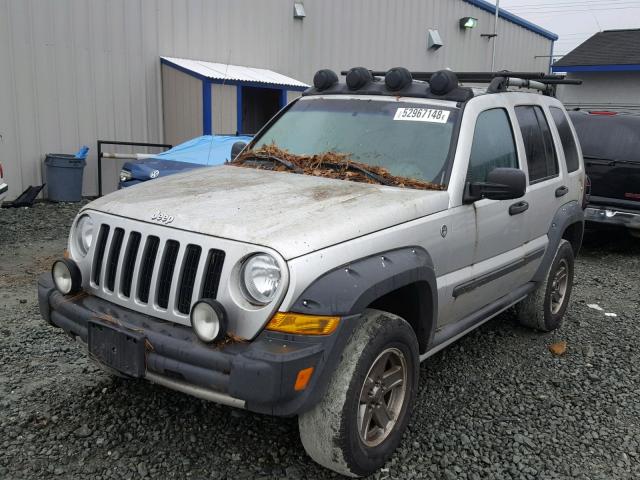 1J4GL38K25W575602 - 2005 JEEP LIBERTY RE SILVER photo 2