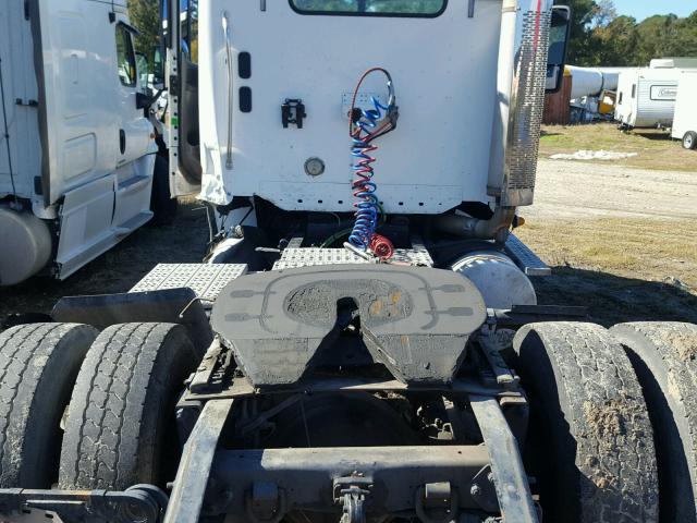 1FUBA5CG07LZ16898 - 2007 FREIGHTLINER CONVENTION WHITE photo 6