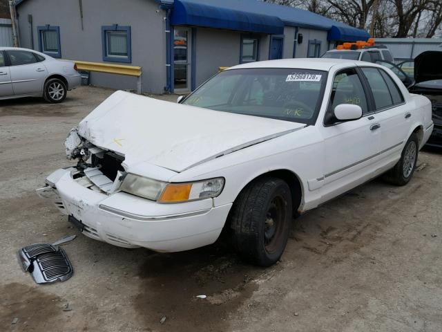 2MEFM74W5WX604366 - 1998 MERCURY GRAND MARQ WHITE photo 2