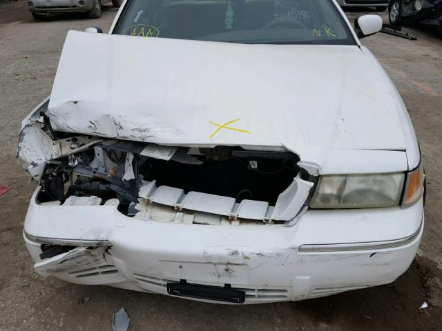 2MEFM74W5WX604366 - 1998 MERCURY GRAND MARQ WHITE photo 7