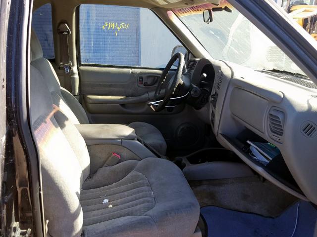 1GNCS18W62K101306 - 2002 CHEVROLET BLAZER BLACK photo 5