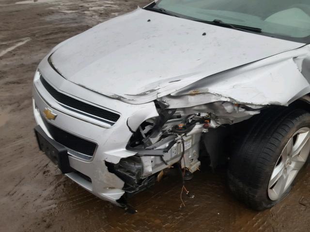 1G1ZB5E02CF233220 - 2012 CHEVROLET MALIBU LS 银色 照片 9
