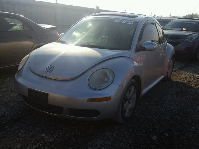 3VWRR31C96M424559 - 2006 VOLKSWAGEN NEW BEETLE Silber Foto 2
