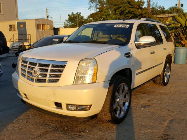 1GYUGCEF5AR210673 - 2010 CADILLAC ESCALADE P WHITE photo 2