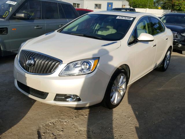 1G4PS5SK8F4172813 - 2015 BUICK VERANO WHITE photo 2