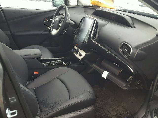 JTDKARFP3H3038928 - 2017 TOYOTA PRIUS PRIM 灰色 照片 5