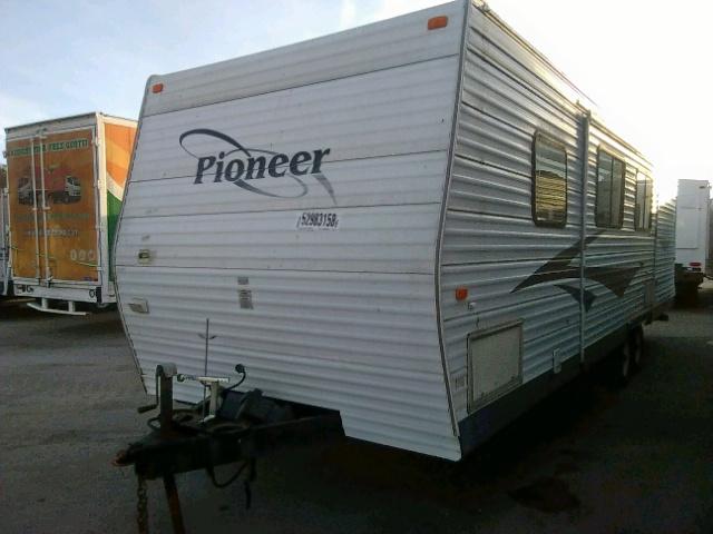 1EB1C302X66012157 - 2006 FLEETWOOD PIONEER  WHITE photo 3