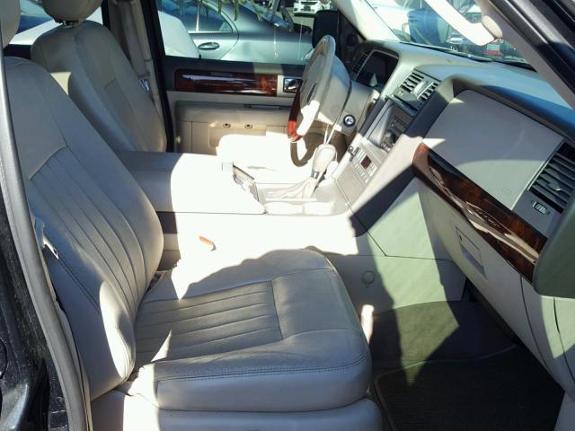 5LMFU27R34LJ31838 - 2004 LINCOLN NAVIGATOR Қара фото 5