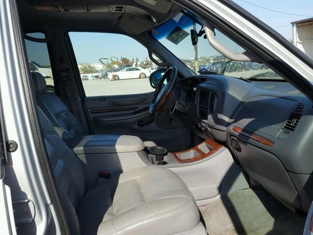 5LMEU27A0YLJ32313 - 2000 LINCOLN NAVIGATOR Күміс фото 5