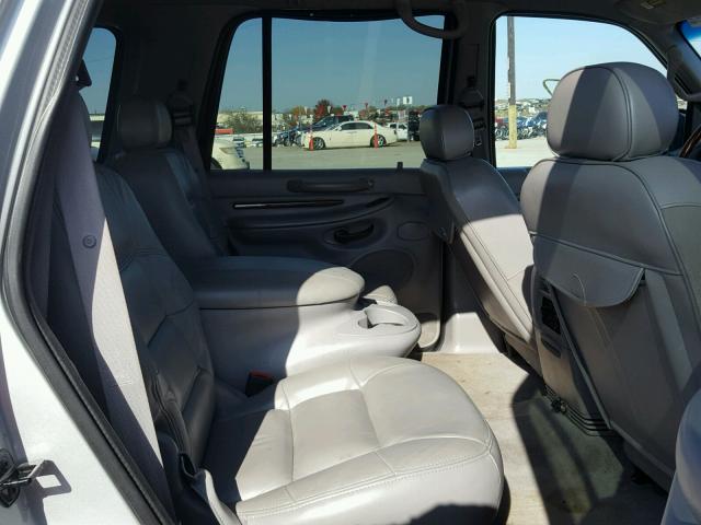 5LMEU27A0YLJ32313 - 2000 LINCOLN NAVIGATOR Күміс фото 6