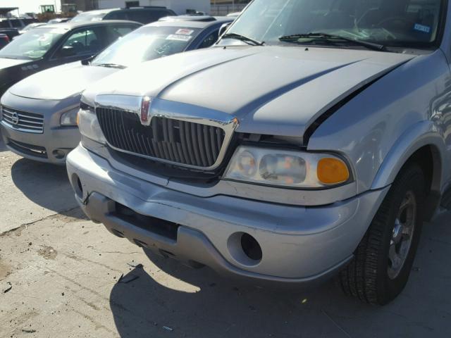 5LMEU27A0YLJ32313 - 2000 LINCOLN NAVIGATOR Күміс фото 9