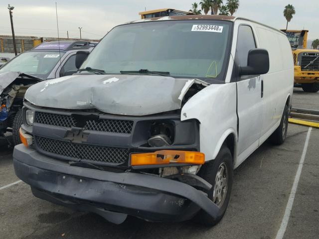 1GCFG15X461217958 - 2006 CHEVROLET EXPRESS G1 WHITE photo 2