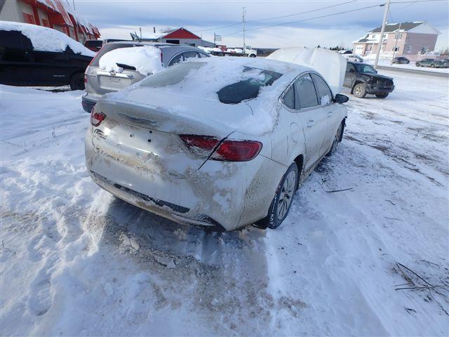 1C3CCCFB7FN623744 - 2015 CHRYSLER 200 LX WHITE photo 4