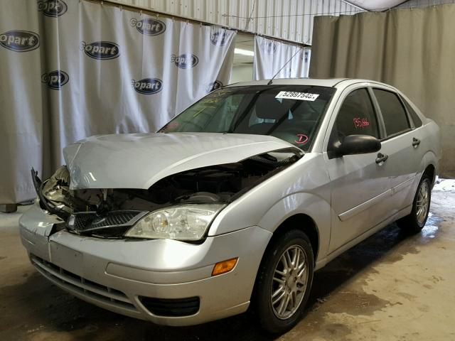 1FAFP34N87W253822 - 2007 FORD FOCUS ZX4 SILVER photo 2