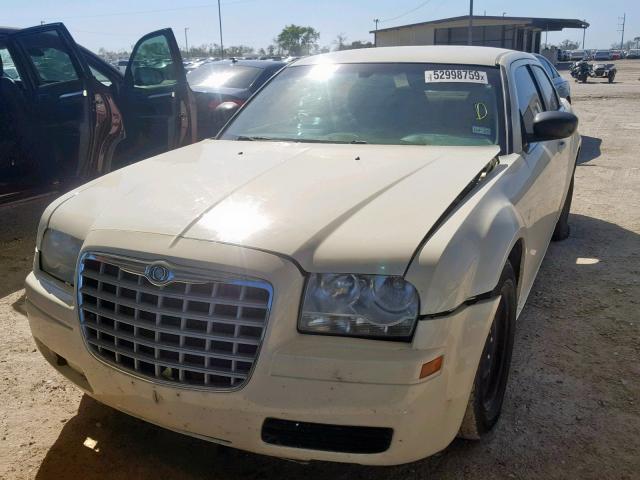 2C3LA43R17H638828 - 2007 CHRYSLER 300 WHITE photo 2