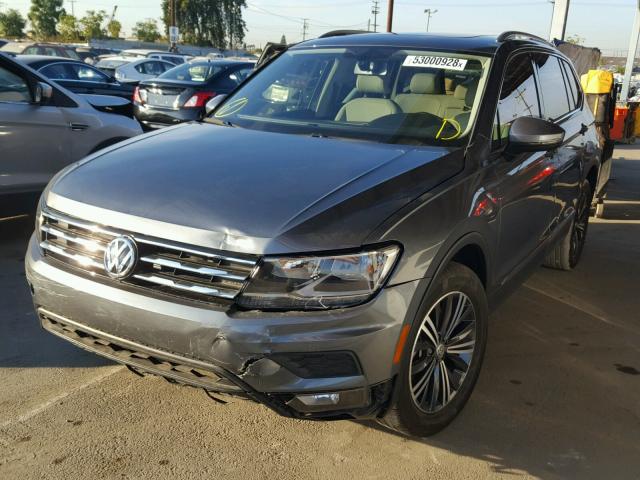 3VV3B7AX2JM031519 - 2018 VOLKSWAGEN TIGUAN SE Grau Foto 2