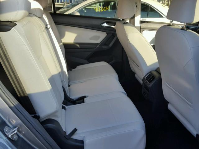 3VV3B7AX2JM031519 - 2018 VOLKSWAGEN TIGUAN SE Grau Foto 6