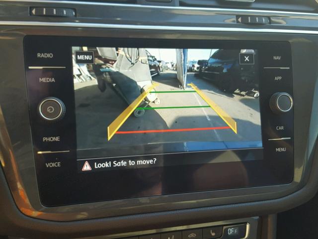 3VV3B7AX2JM031519 - 2018 VOLKSWAGEN TIGUAN SE Grau Foto 9