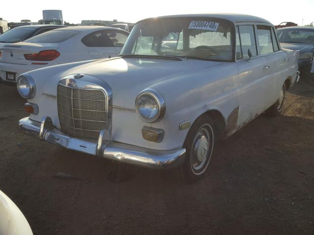 11011010358697 - 1968 MERCEDES-BENZ 200D WHITE photo 2