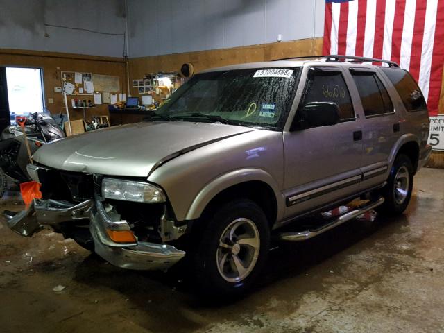 1GNCS13W2Y2215867 - 2000 CHEVROLET BLAZER TAN photo 2