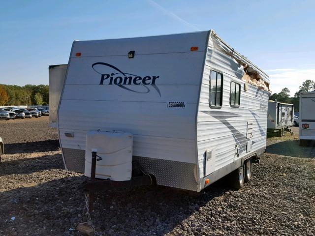 1EB1C182964015832 - 2006 FLEETWOOD PIONEER  WHITE photo 2