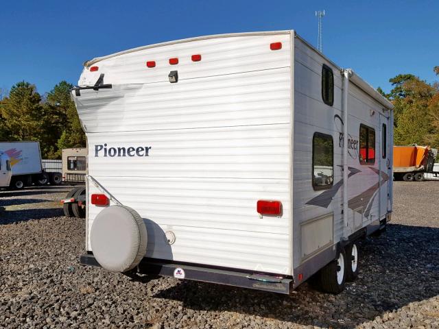 1EB1C182964015832 - 2006 FLEETWOOD PIONEER  WHITE photo 4